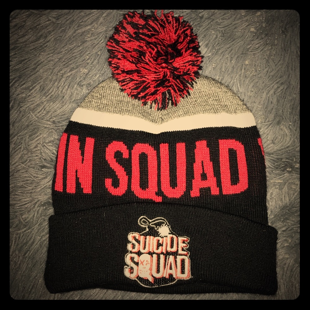 🃏♦️nwot 🆕black and red suicide squad beanie